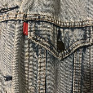 Levi’s Premium Oversized Denim Trucker Jacket Medium | Relaxed Fit | Classic